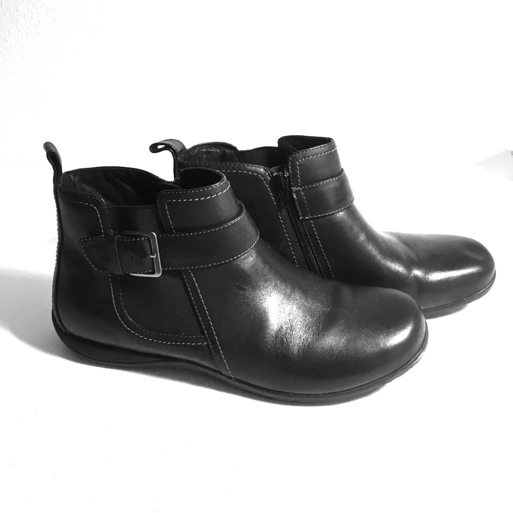 VIONIC Ankle Boots